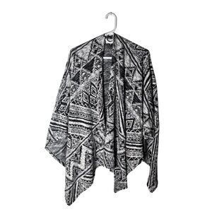 Knox Rose Black and White Aztec Poncho Cardigan | M